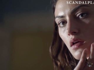 Phoebe tonkin nahé scéna od bloom na scandalplanet