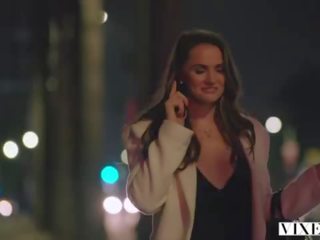 Scorpie janice griffith și iederă wolfe sneak în curte pentru nighttime piscina distracție