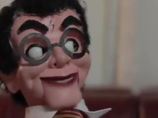 هاري puppet و ال أحمر رئيس عاهرة