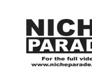 Niche parade - young&comma; competitive 色情明星 jocelyn 石 和 kira perez 进入 竞争 到 发现 出 谁 可以 使 一 youth 附带 快点 同 他们的 手