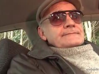 Закръглени френски strumpet sodomized в тройка с papy воайор