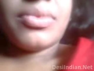 Desi aunty suso pressed nipple sinipsip